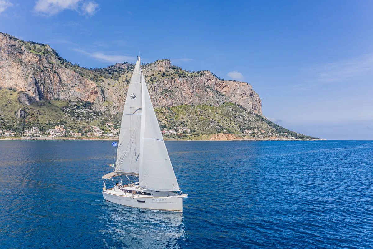 Exterior view of Hija del Viento, a Jeanneau Sun Odyssey 319 sailboat at Palermo, Italy