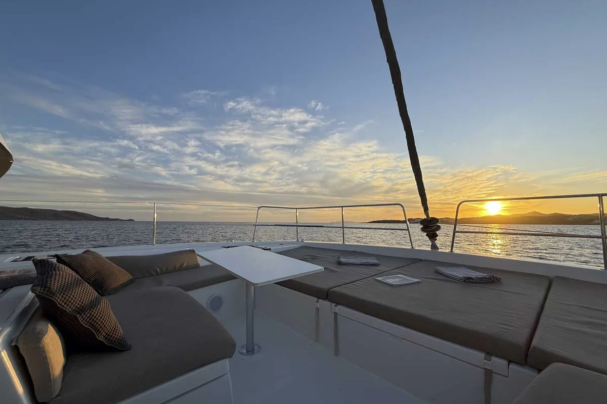 Deck of Jeux D'Hiver, a Bali 4.2 catamaran at Lavrion, Greece
