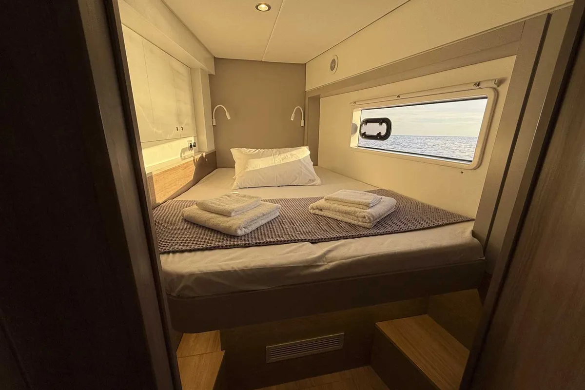 Cabin on Jeux D'Hiver, a Bali 4.2 catamaran at Lavrion, Greece