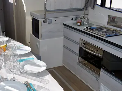 Galley of Horizon 4 - Premier 15, a Cygnet Horizon 4 motorboat at Douelle, France