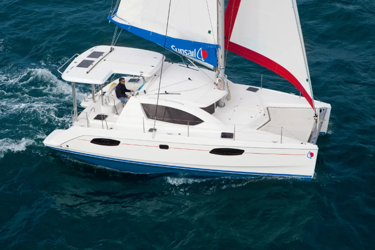 Exterior view of Sunsail 404 Classic, a Leopard 40 catamaran at Uturoa, France