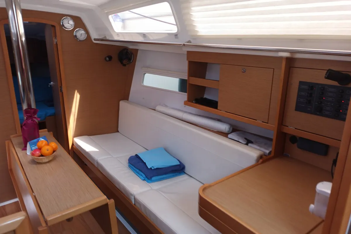 Salon of Pupatella, a Jeanneau Sun Odyssey 319 sailboat at Tonnarella, Italy