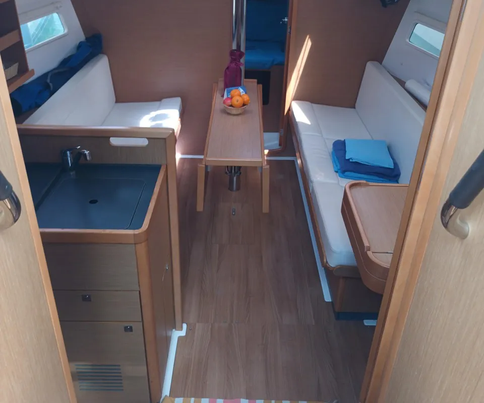 Salon of Pupatella, a Jeanneau Sun Odyssey 319 sailboat at Tonnarella, Italy