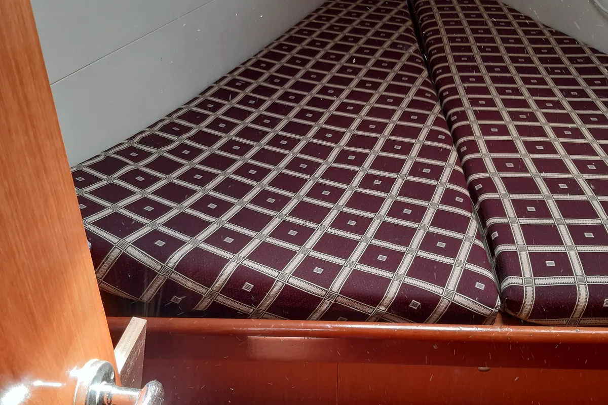 Cabin on Sifnos 43.1, a Beneteau Oceanis 43 sailboat at Athens, Marina Delta Kallithea, Greece