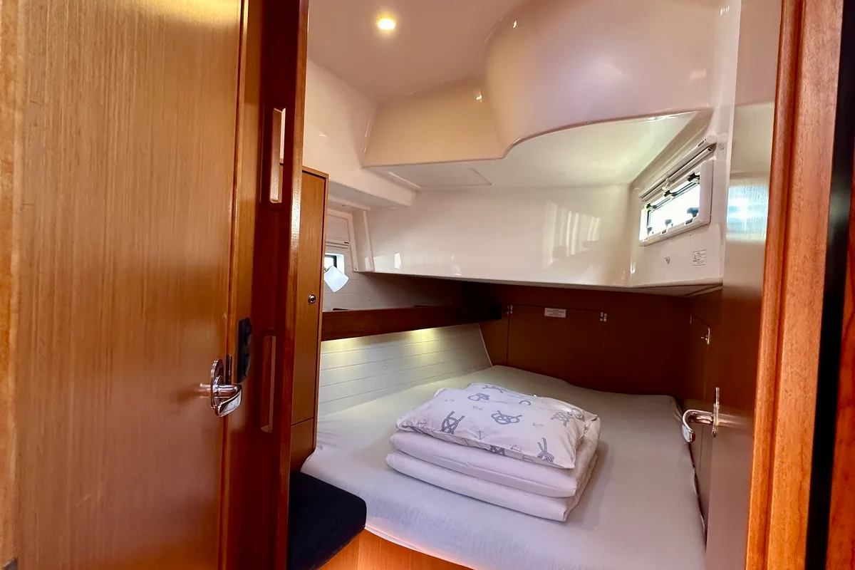 Cabin on Lavsa, a Bavaria Cruiser 45 sailboat at Općina Sukošan, Croatia