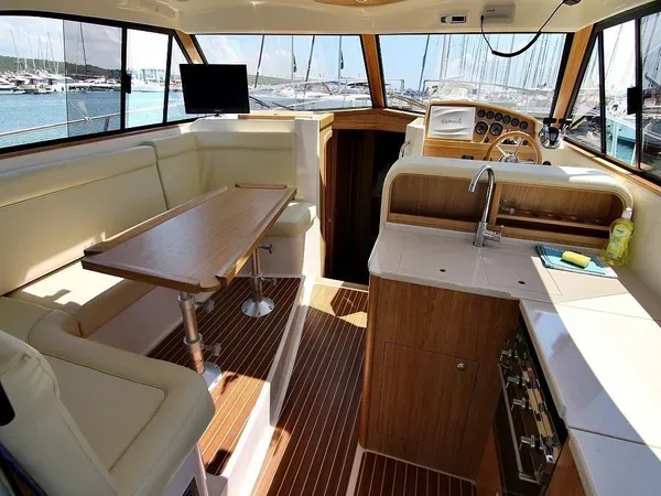 Salon of Roberta, a SAS - Vektor Adriana 44 motor yacht at Općina Sukošan, Croatia