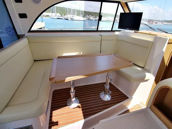 Salon of Roberta, a SAS - Vektor Adriana 44 motor yacht at Općina Sukošan, Croatia