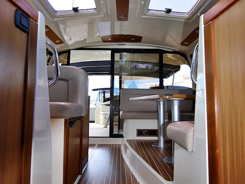 Salon of Roberta, a SAS - Vektor Adriana 44 motor yacht at Općina Sukošan, Croatia