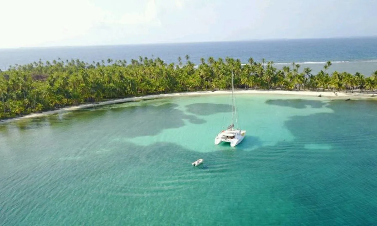 Exterior view of Vip One, a Lagoon 500 catamaran at Narganá, Panama
