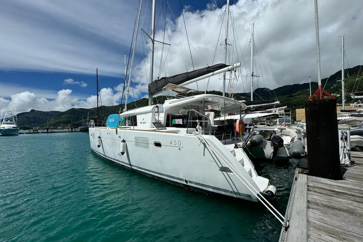 Exterior view of Zil Seashell, a Lagoon 450 F catamaran at Roche Caiman, Seychelles
