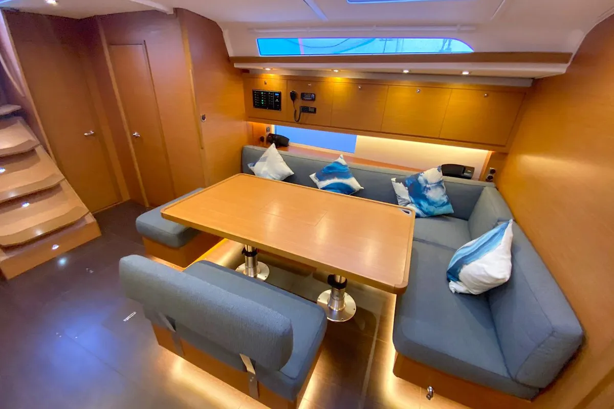 Salon of Nami, a Dufour 470 sailboat at Dénia, Spain