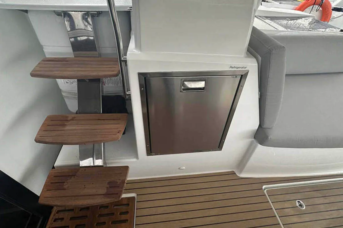 V Circle, a Fountaine Pajot Aura 51 catamaran at Roche Caiman, Seychelles