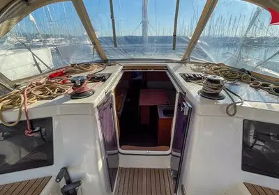 Salon of Blue Note, a Dufour 390 GL sailboat at Plan-d'Aups-Sainte-Baume, France