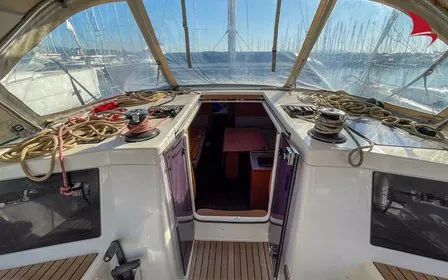 Salon of Blue Note, a Dufour 390 GL sailboat at Plan-d'Aups-Sainte-Baume, France