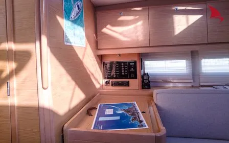 Salon of Blue Note, a Dufour 390 GL sailboat at Plan-d'Aups-Sainte-Baume, France