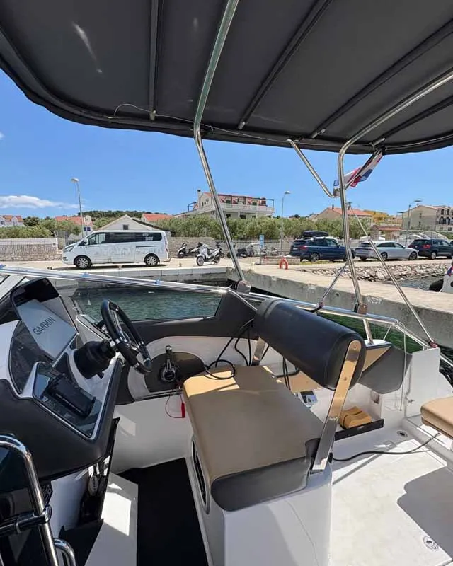 Cockpit of Sky, a Öchsner SRX30 motorboat at Jezera, Croatia