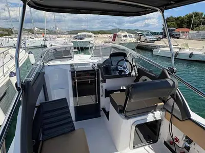 Cockpit of Sky, a Öchsner SRX30 motorboat at Jezera, Croatia
