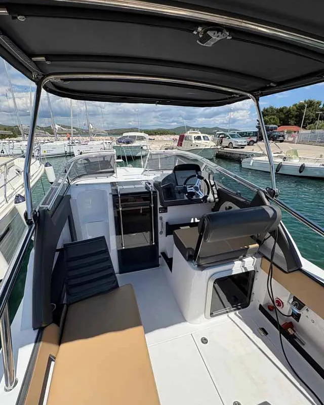 Cockpit of Sky, a Öchsner SRX30 motorboat at Jezera, Croatia