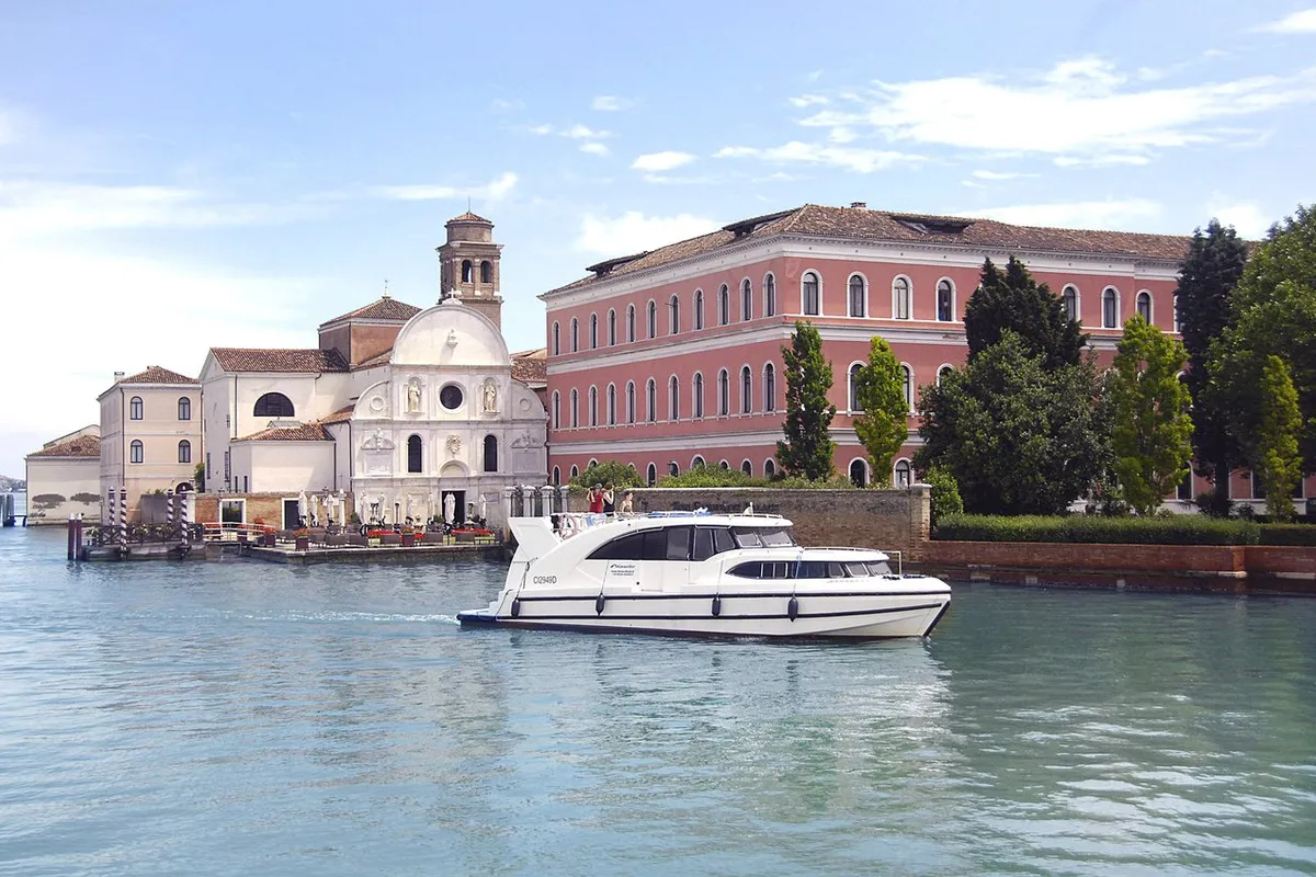 06, a Houseboat Holidays Italia S.R.L. Minuetto 6 motor yacht at Casier, Italy