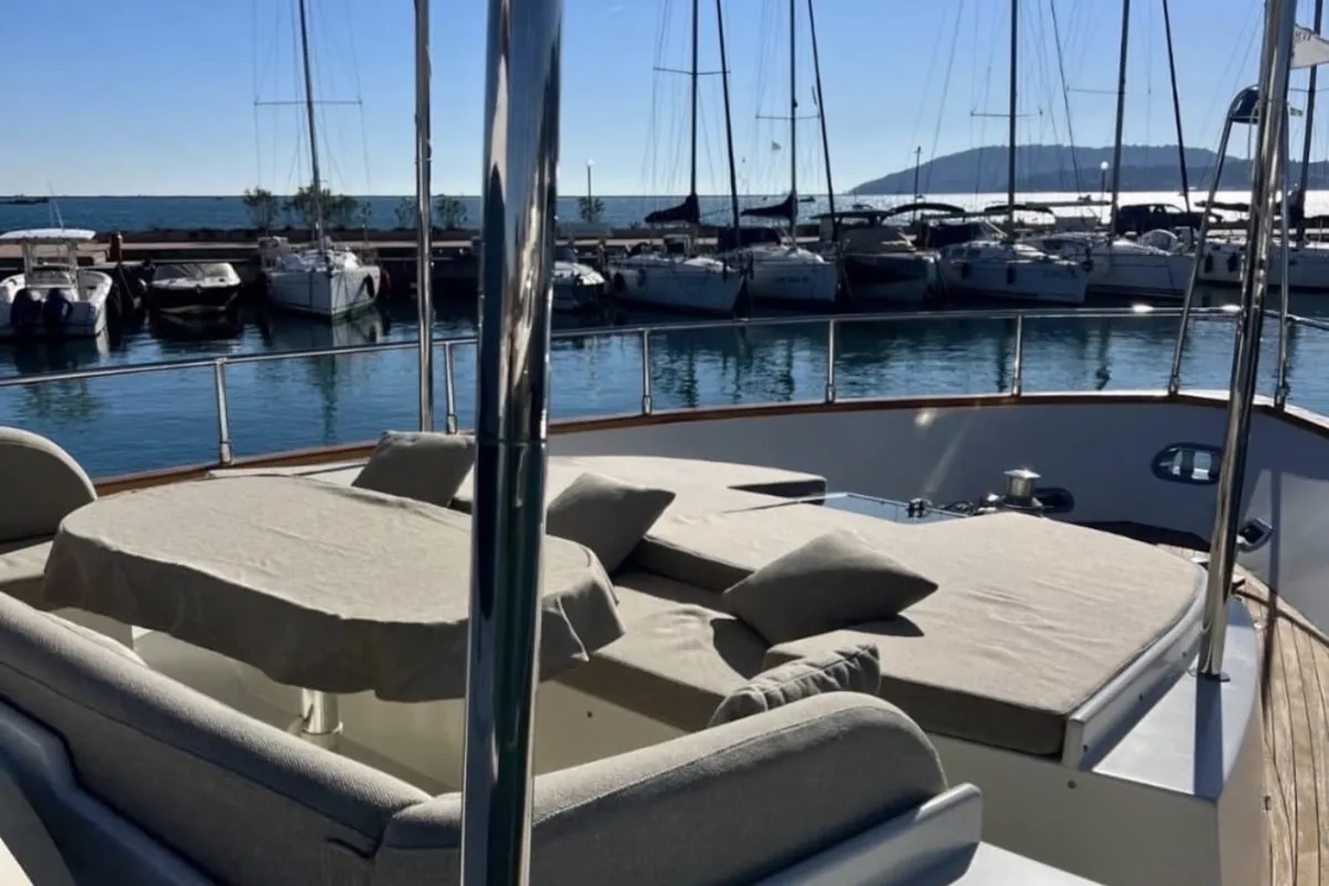 Mare & Luna, a Falcon 80 Fly motor yacht at Salerno, Italy