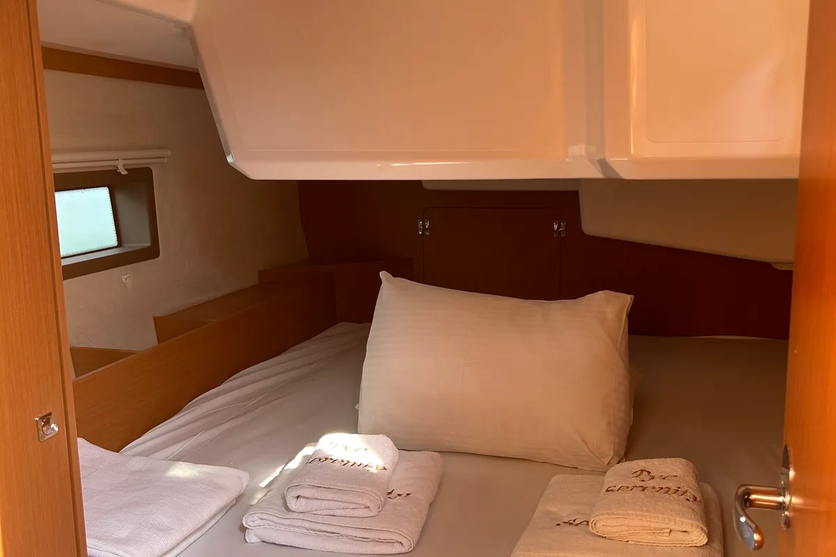Cabin on Juju, a Bavaria C42 sailboat at Fethiye, Turkey
