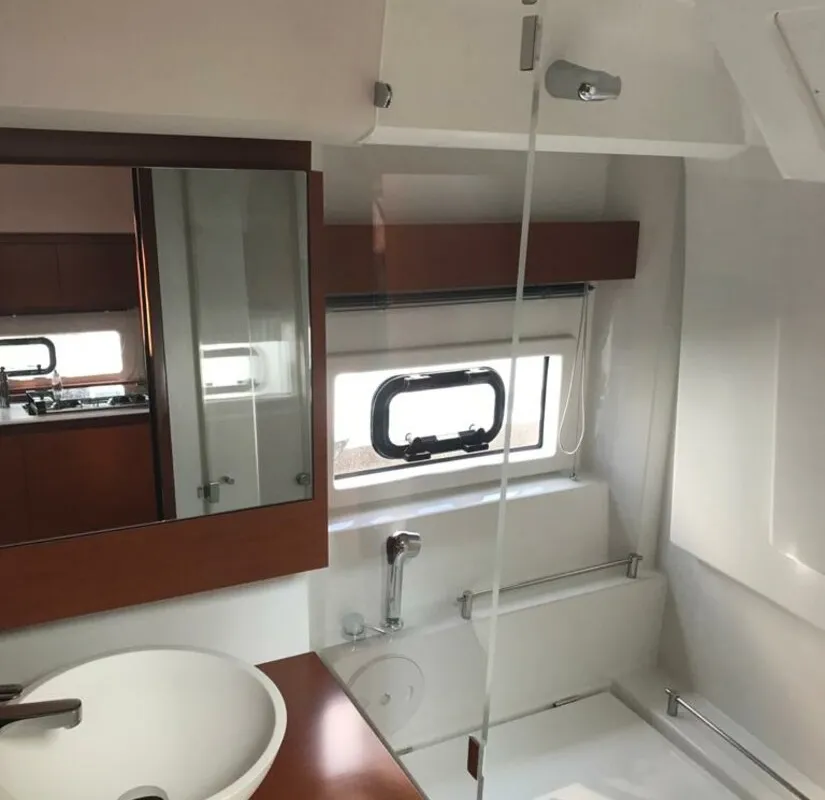 Head on Leader 36, a Jeanneau Leader 36 motor yacht at Grad Pula, Croatia