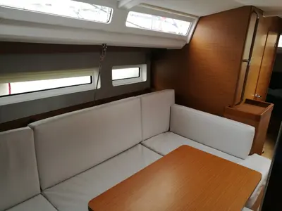Salon of Aitna, a Jeanneau Sun Odyssey 440 sailboat at Tonnarella, Italy