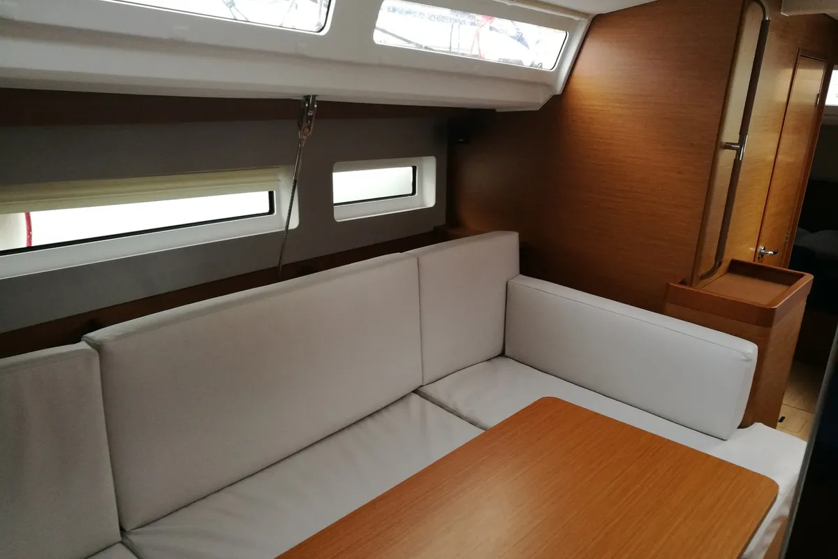 Salon of Aitna, a Jeanneau Sun Odyssey 440 sailboat at Tonnarella, Italy