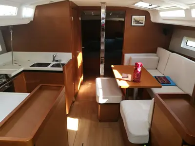 Salon of Aitna, a Jeanneau Sun Odyssey 440 sailboat at Tonnarella, Italy