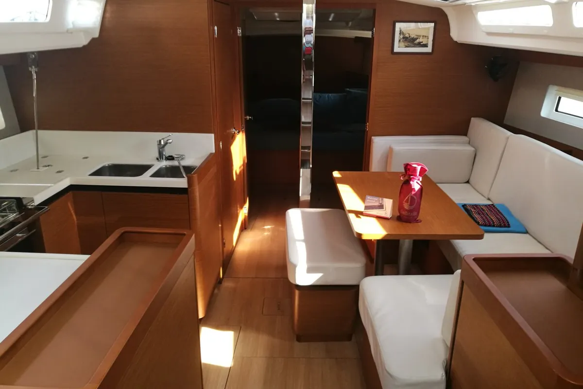 Salon of Aitna, a Jeanneau Sun Odyssey 440 sailboat at Tonnarella, Italy