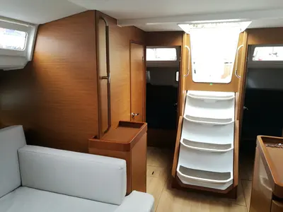 Salon of Aitna, a Jeanneau Sun Odyssey 440 sailboat at Tonnarella, Italy