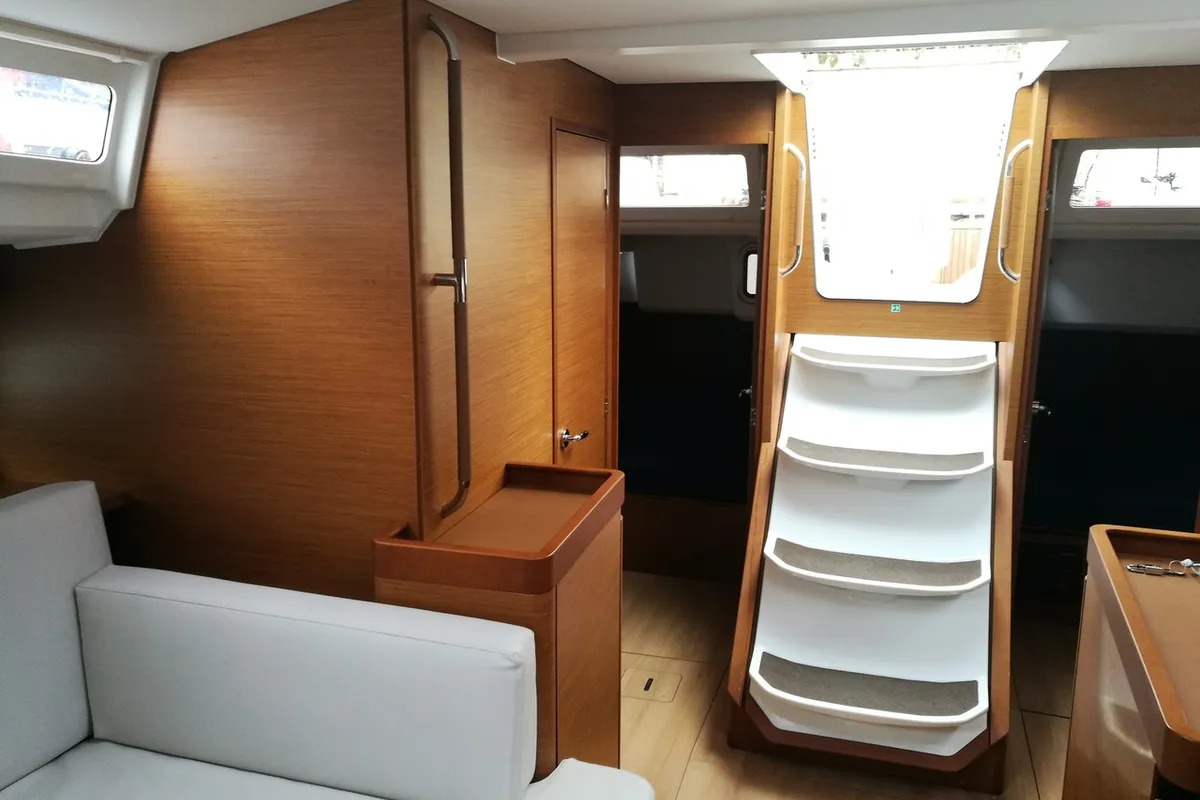 Salon of Aitna, a Jeanneau Sun Odyssey 440 sailboat at Tonnarella, Italy