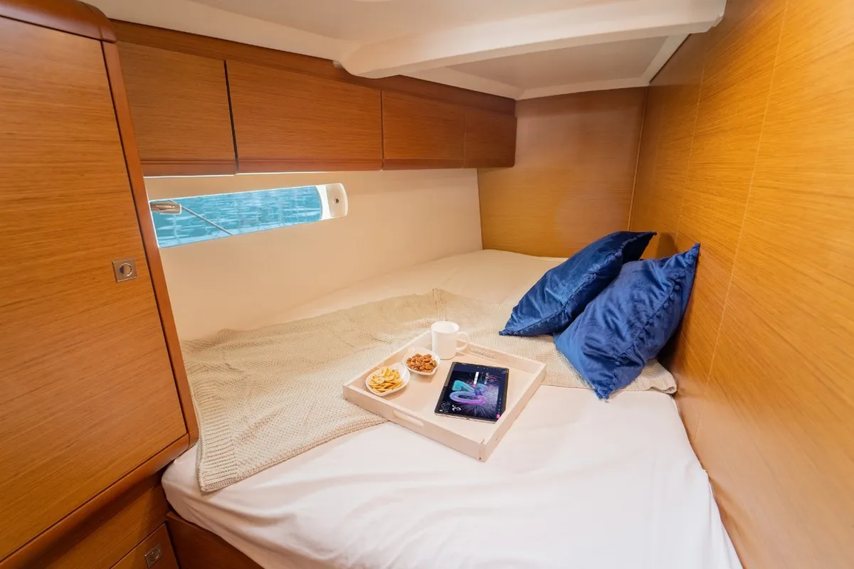 Cabin on Ciao Bao, a Jeanneau Sun Odyssey 519 sailboat at Grad Kaštela, Croatia