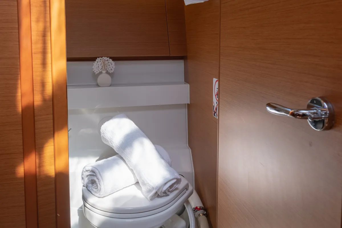 Cabin on Sammy, a Jeanneau Sun Odyssey 410 sailboat at Municipal Unit of Lefkada, Greece