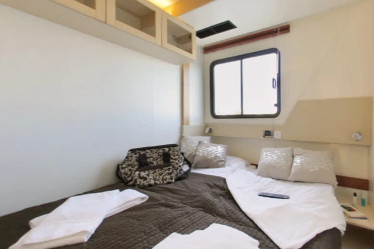Cabin on Vision4 - Comfort Plus 12, a Cygnet Vision 4 motorboat at Casier, Italy