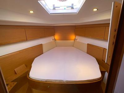 Cabin on Aurora, a Jeanneau Sun Odyssey 45DS sailboat at Volos, Greece