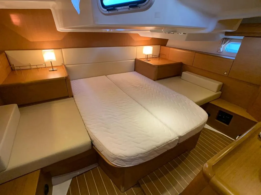 Cabin on Aurora, a Jeanneau Sun Odyssey 45DS sailboat at Volos, Greece