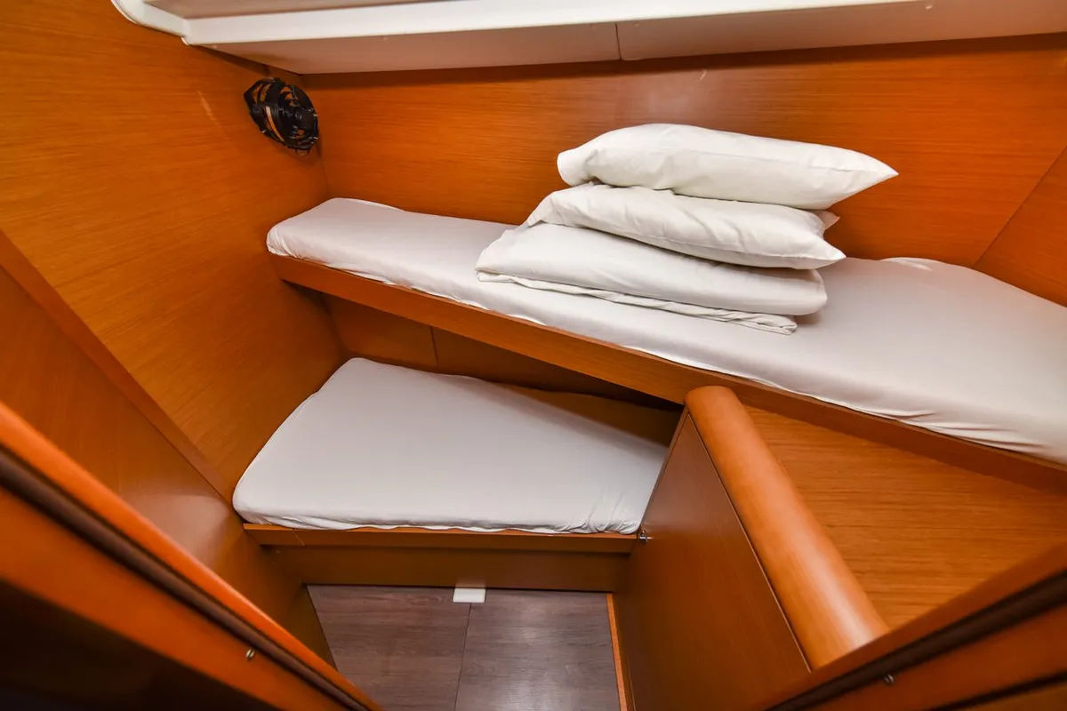 Cabin on Pižulot, a Jeanneau Sun Odyssey 449 sailboat at Općina Sukošan, Croatia