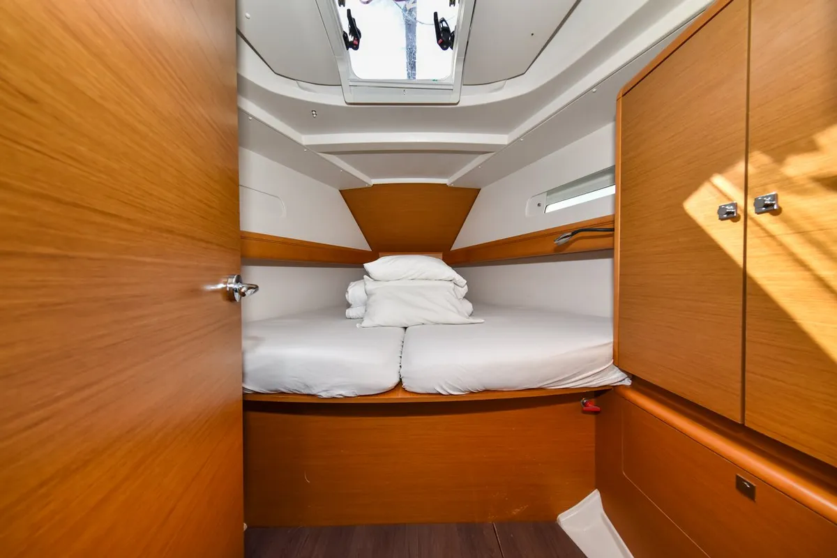 Cabin on Pižulot, a Jeanneau Sun Odyssey 449 sailboat at Općina Sukošan, Croatia