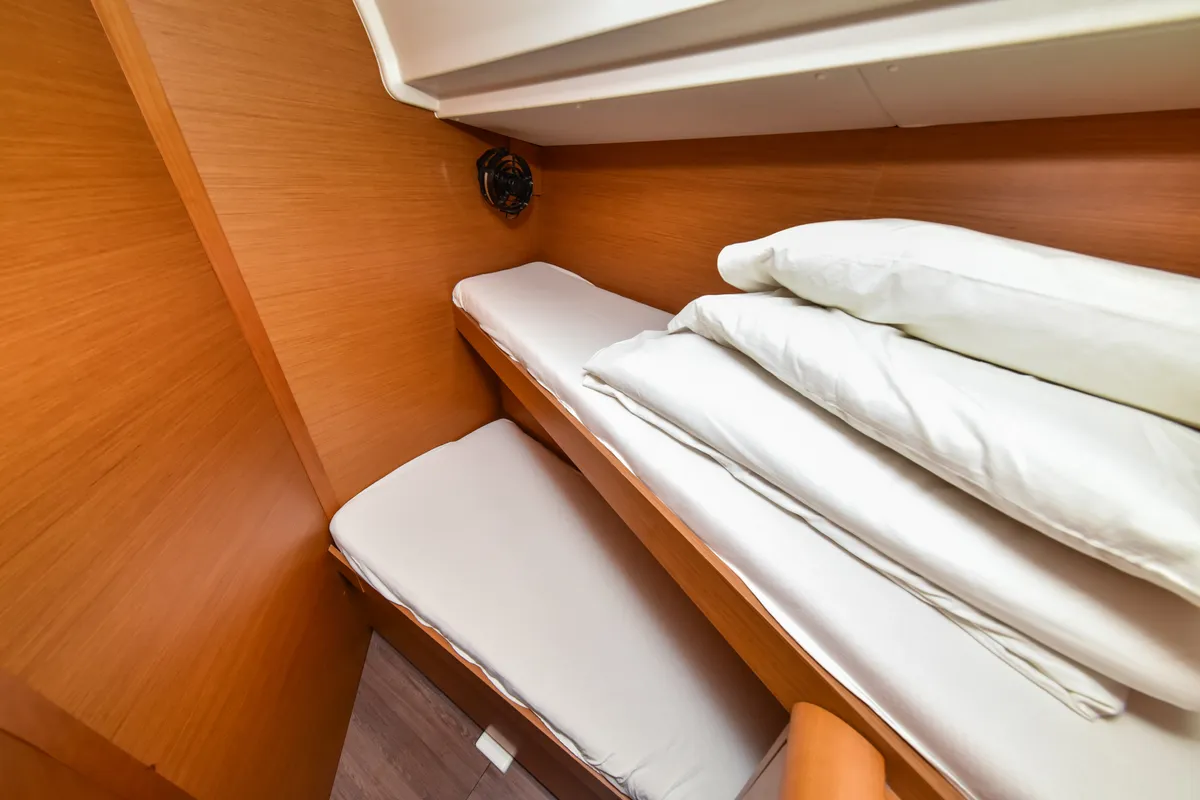 Pižulot, a Jeanneau Sun Odyssey 449 sailboat at Općina Sukošan, Croatia