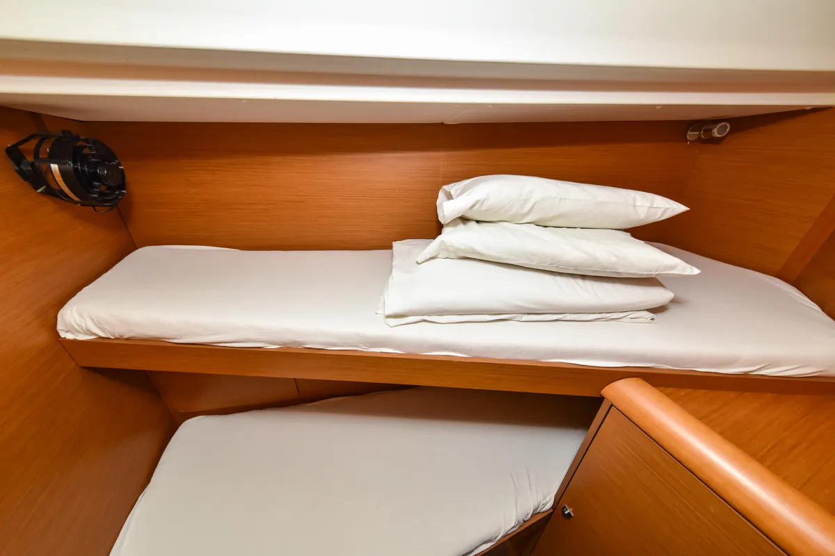 Pižulot, a Jeanneau Sun Odyssey 449 sailboat at Općina Sukošan, Croatia