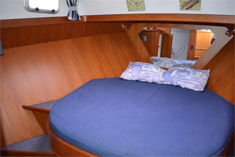 Cabin on Veroniek, a De Drait Kotterjacht 12.2 GL motorboat at Woudsend, Netherlands