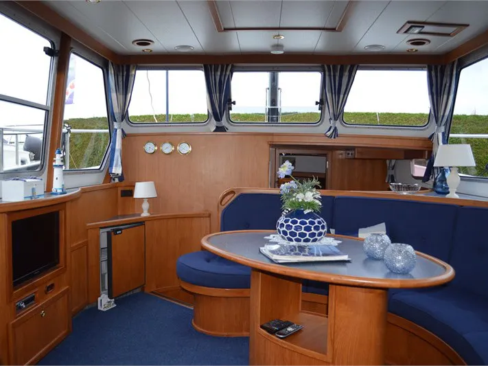 Salon of Veroniek, a De Drait Kotterjacht 12.2 GL motorboat at Woudsend, Netherlands
