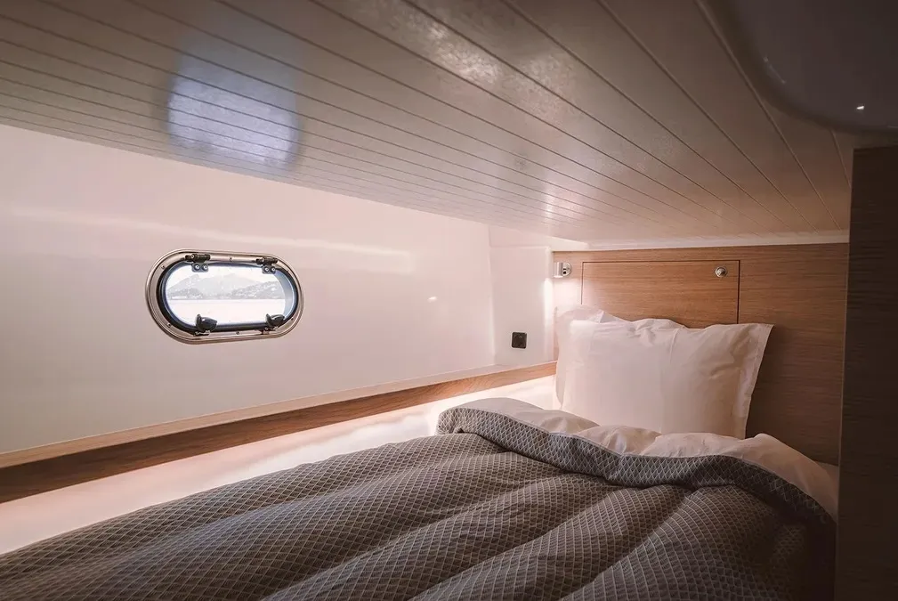 Cabin on Timeless, a Viknes Skilso 35 Panorama motorboat at Općina Sukošan, Croatia