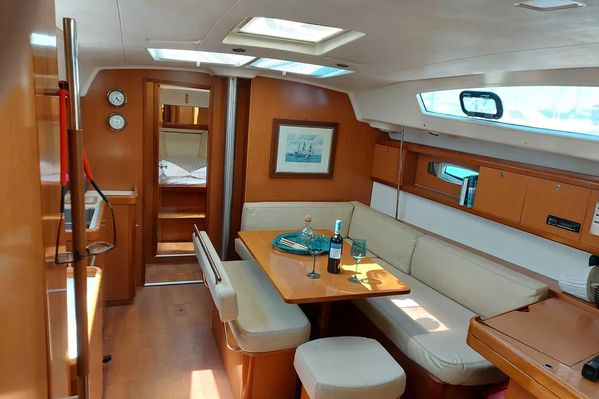 Salon of Onar, a Beneteau Oceanis 43 sailboat at Athens, Marina Delta Kallithea, Greece