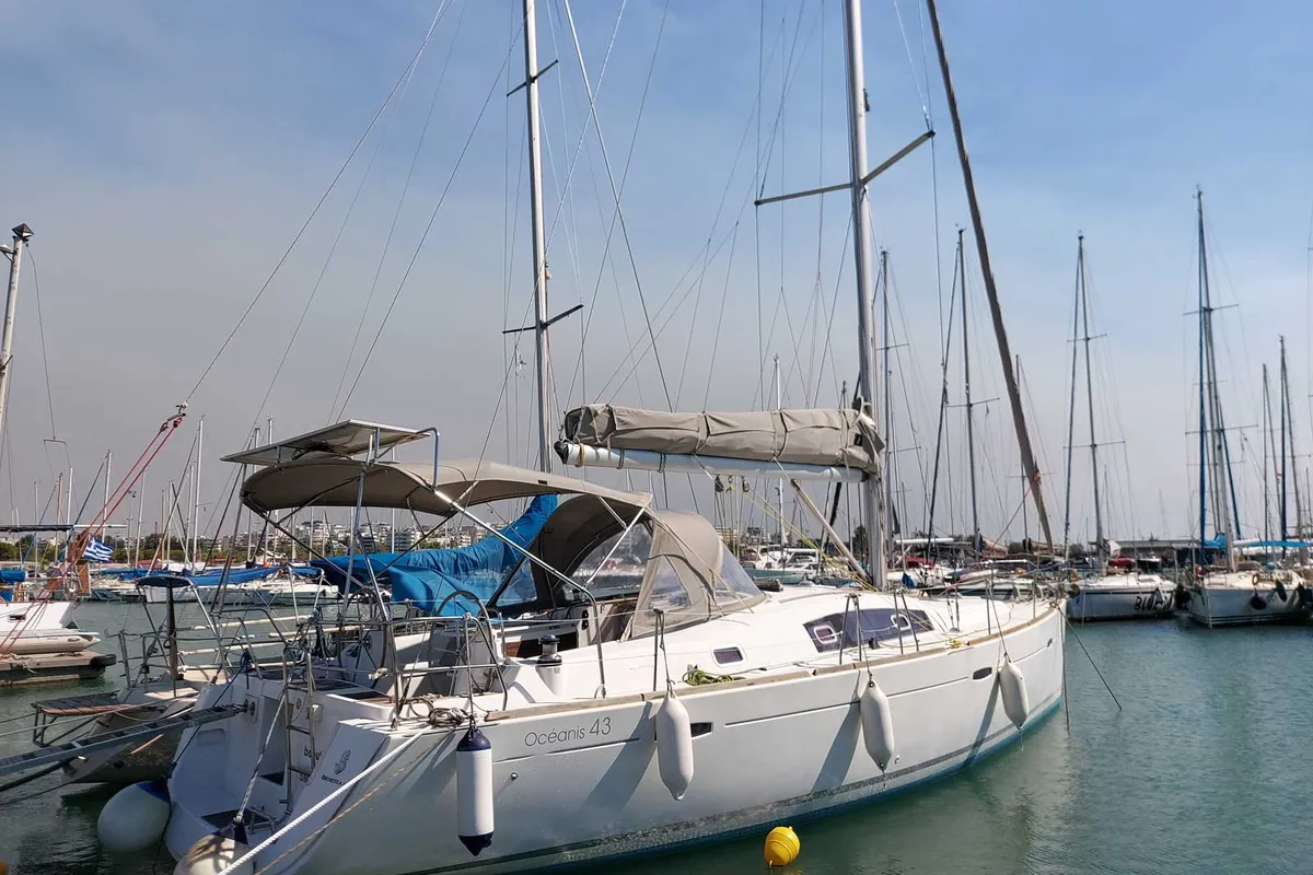 Exterior view of Onar, a Beneteau Oceanis 43 sailboat at Athens, Marina Delta Kallithea, Greece