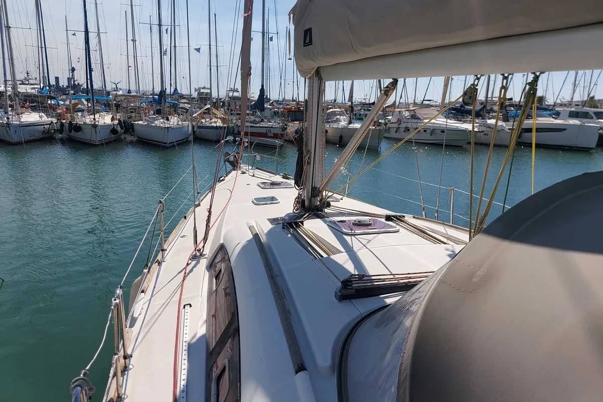 Deck of Onar, a Beneteau Oceanis 43 sailboat at Athens, Marina Delta Kallithea, Greece