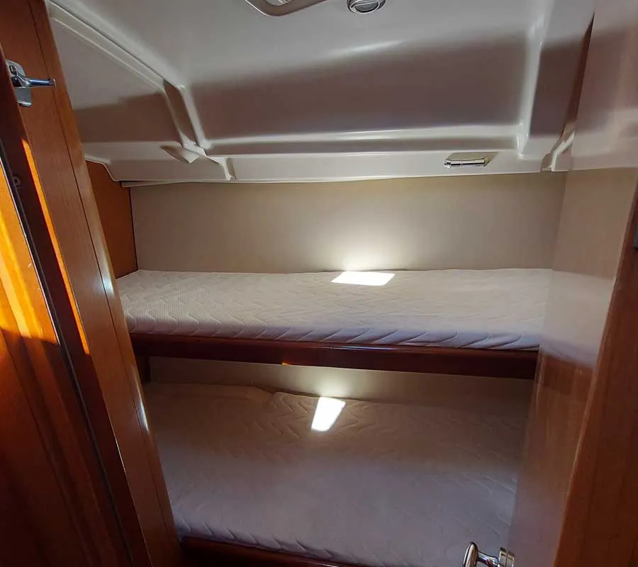 Cabin on Onar, a Beneteau Oceanis 43 sailboat at Athens, Marina Delta Kallithea, Greece