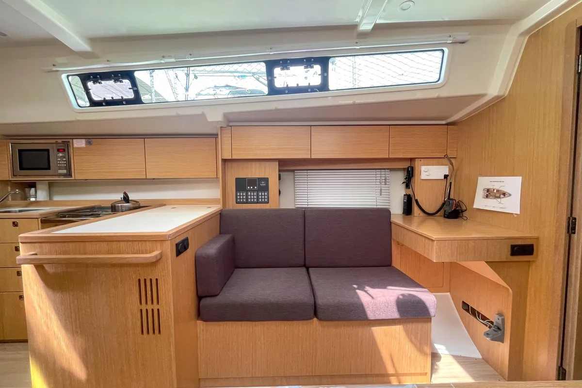 Salon of Alaia, a Bavaria C38 sailboat at Plan-d'Aups-Sainte-Baume, France