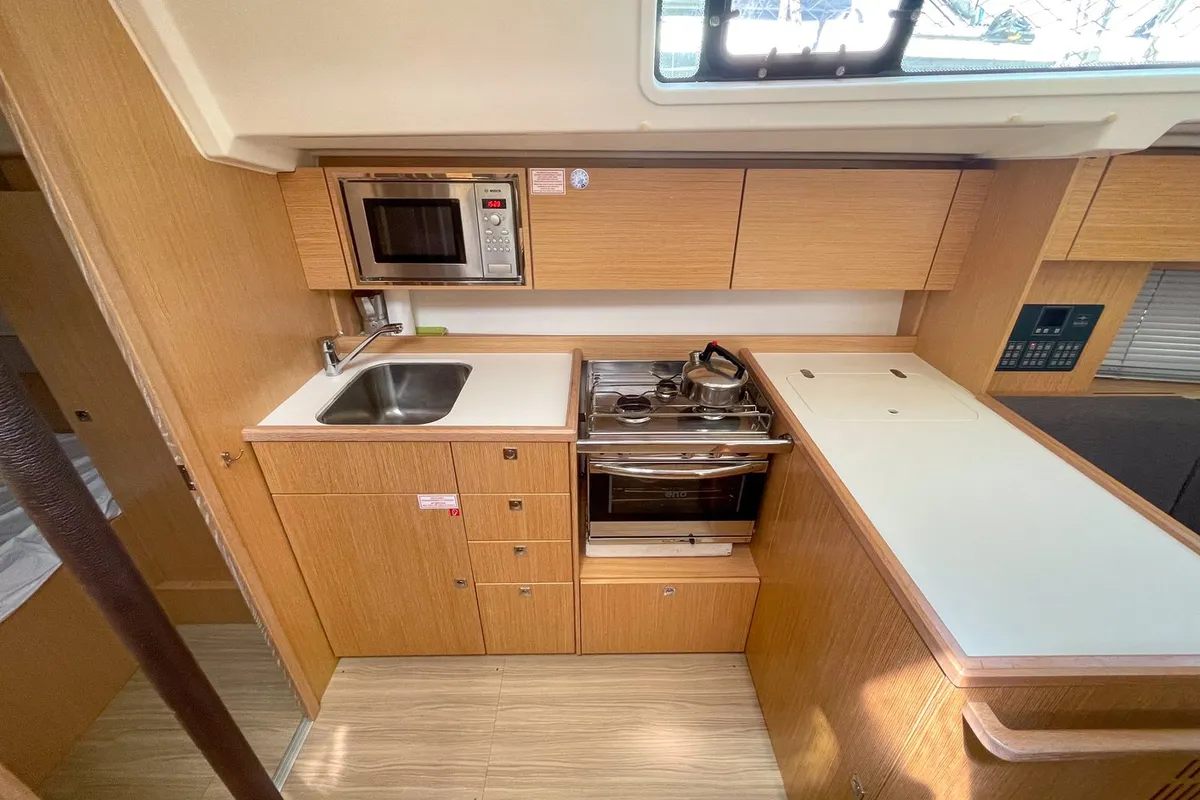 Galley of Alaia, a Bavaria C38 sailboat at Plan-d'Aups-Sainte-Baume, France